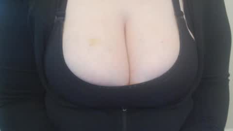 bigbittiesandfun online show from December 23, 7:09 pm