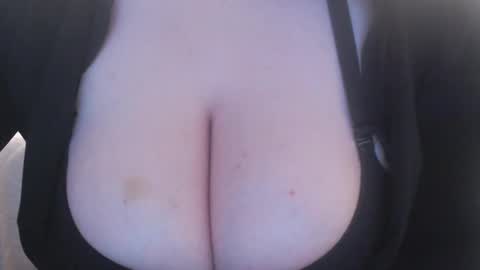 bigbittiesandfun online show from December 22, 10:06 am