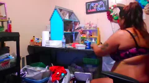 the Mini mami online show from September 27, 4:30 am