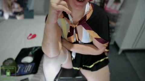 bisex woman online show from December 13, 7:53 pm