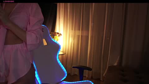 Ann Braslowsky online show from December 5, 3:26 am