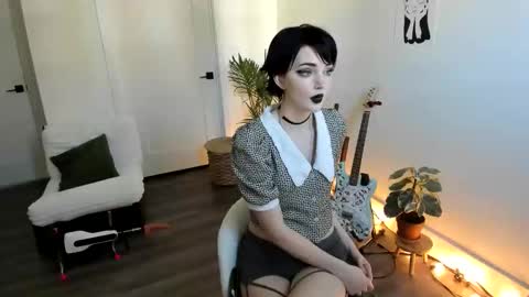 Ella online show from October 16, 3:36 pm