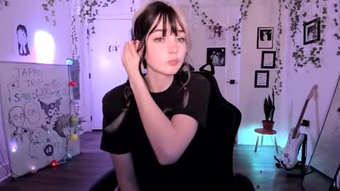 Ella online show from March 2, 10:11 am