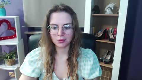 Z O E Y online show from February 25, 5:41 am