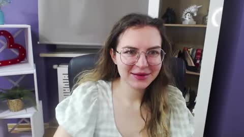 Z O E Y online show from February 10, 5:25 am