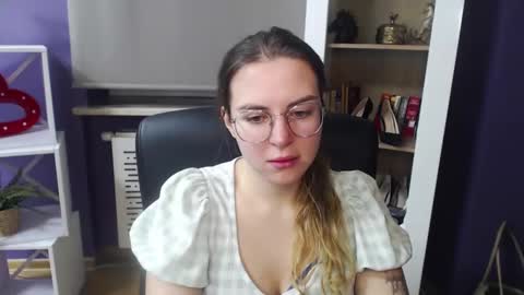 Z O E Y online show from January 18, 5:31 am