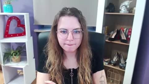 Z O E Y online show from March 12, 5:35 am