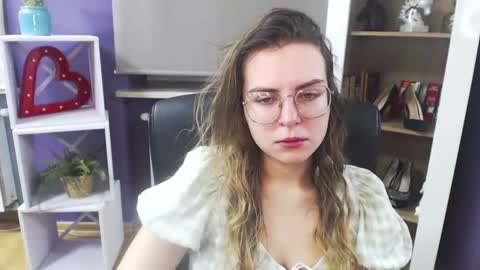 Z O E Y online show from February 6, 5:35 am