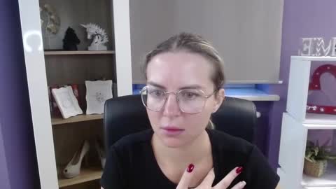 Z O E Y online show from September 23, 5:05 am