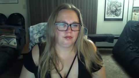 bladesizzo3111 online show from November 14, 9:53 am