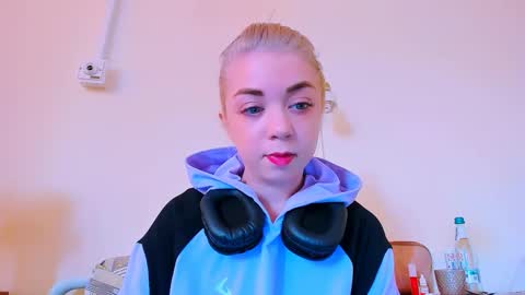 Nicole online show from February 26, 12:05 pm