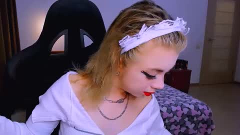 Nicole online show from November 17, 3:13 pm