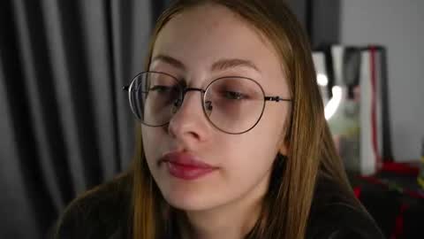  LiLy online show from November 11, 3:09 pm