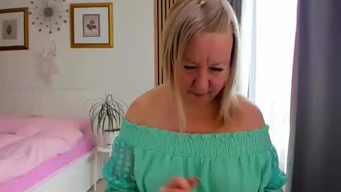 Nicole online show from January 6, 9:46 am