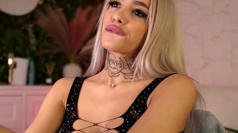 blondie_muller online show from September 9, 7:35 pm