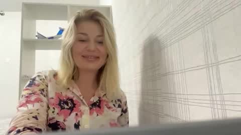 blondie_xoxoxo online show from September 23, 9:29 am