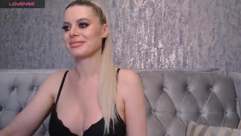 Helen online show from December 10, 5:22 pm