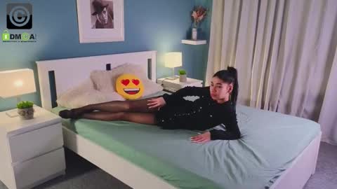 Mia online show from January 12, 2:22 pm