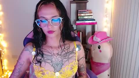 Im Abril .. Nice to meet you  thumb up me please its important  INDEPENDENT MODEL online show from September 26, 12:52 am