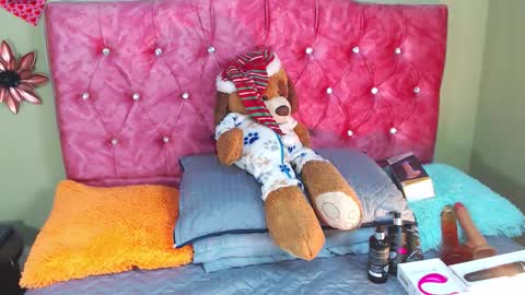 Violette 3 online show from November 8, 6:02 pm