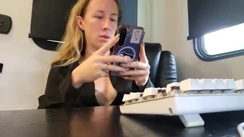 MamaMorgan online show from November 16, 7:36 pm