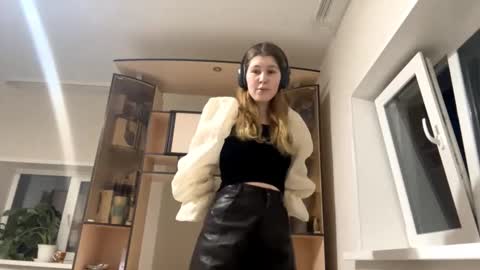 Kate online show from March 4, 2:56 pm