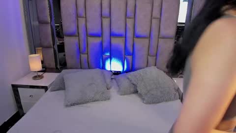 bonet_iris online show from April 6, 7:04 pm