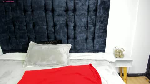 BONIE WILLS online show from April 23, 12:29 pm
