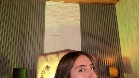 bonnali_lune online show from April 20, 8:45 pm