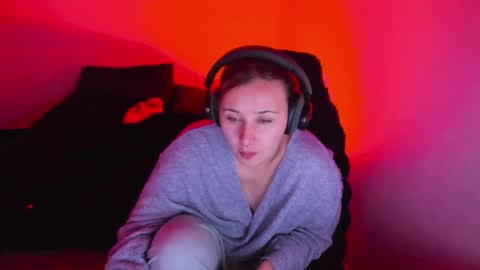 Bonnie Help me reach 500 likes online show from April 17, 9:50 pm