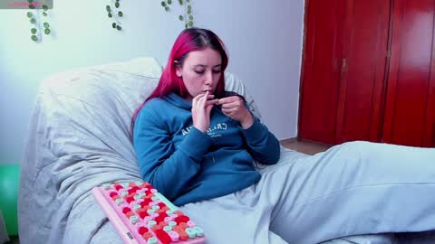 Bonnie Help me reach 500 likes online show from January 31, 5:32 pm