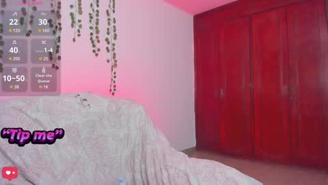 Bonnie Help me reach 500 likes online show from January 12, 11:04 pm