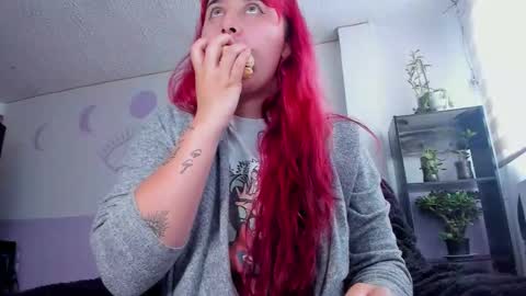 Bonnie Help me reach 500 likes online show from October 31, 7:40 pm