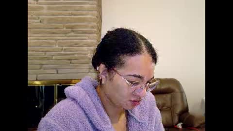 Queen Bon Vivantt online show from January 7, 4:10 pm