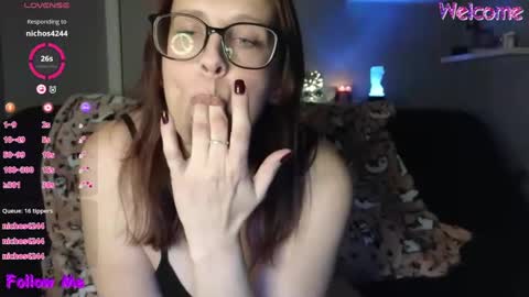 boredbustyhousewife online show from January 18, 4:04 am