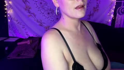 BossMom online show from February 3, 1:30 am