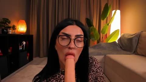 Lunaria online show from April 4, 3:27 am