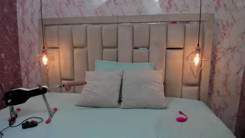 Sara  online show from December 19, 10:32 pm