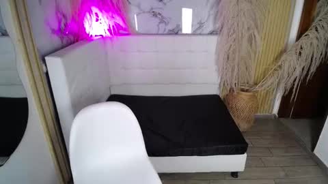 Bruja SCarlata online show from December 3, 10:50 am