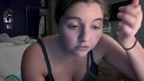 brunettebaby040 online show from September 17, 2:31 am