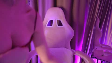 bubbling_crush online show from March 8, 9:18 pm