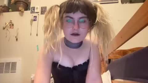 esme gray online show from October 16, 5:43 am