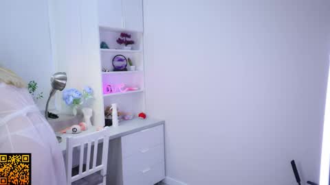 butteflai online show from October 15, 8:28 am