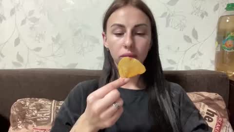 Anna online show from November 16, 7:14 pm