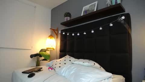 C A M I online show from December 14, 1:17 am