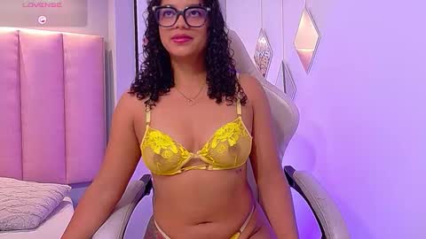 Camila online show from February 4, 1:03 pm