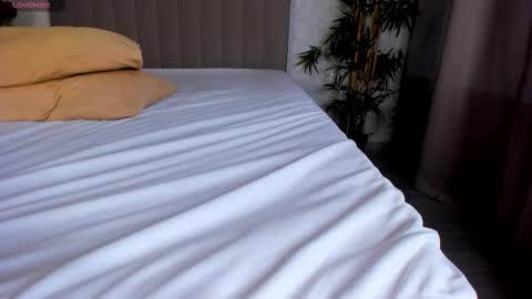 Camilla online show from March 27, 1:51 am