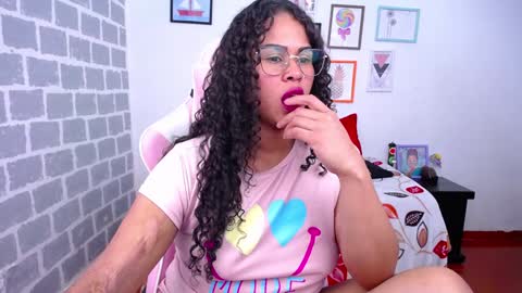 Karen online show from December 19, 8:24 am