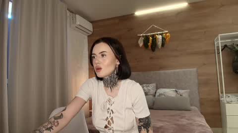 caressyourself online show from February 15, 8:11 am