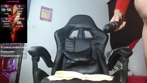 Caroline online show from May 11, 4:04 pm